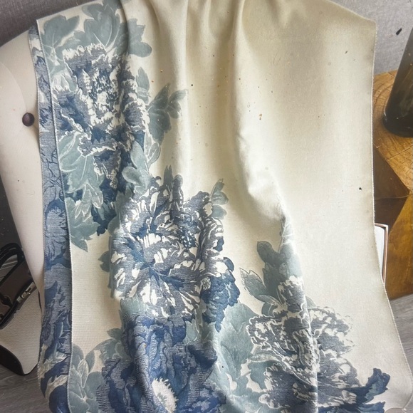 Blue & White Bloom Reversible Wrap - Picture 3 of 5